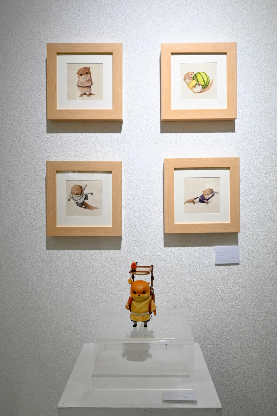独处与共处的哲思个展:水獭小侠客绘画与立体角色