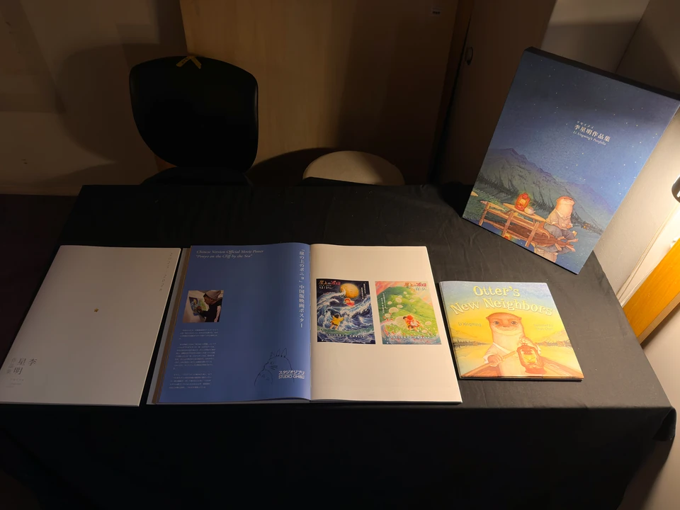 窗展中的作品集与绘本展示